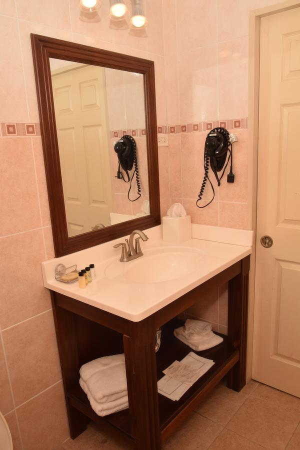 Brandsville Suites Джорджтаун Экстерьер фото